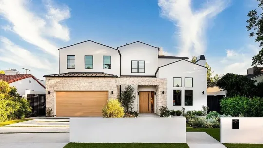 Spectacular custom-built home in North Hollywood with the finest of finishes for $3,695,000