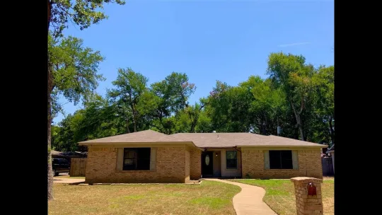 Home For Sale: 2701 Lucas DR,  Arlington, TX 76015 | CENTURY 21