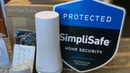 Review and Unboxing SimpliSafe The Hearth DIY Smart Home Security System