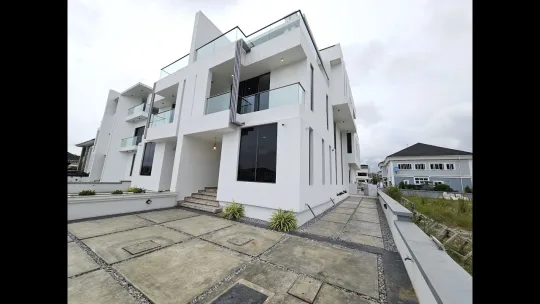 5 bed Smart Home Lekki Phase 1  450m Naira   $560k